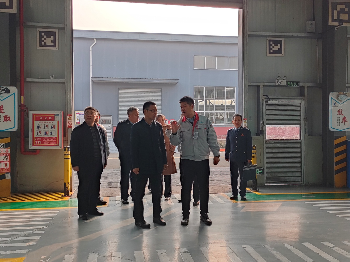 臨汾市稅務(wù)局黨委書記、局長張鎖林一行蒞臨我司調(diào)研服務(wù)